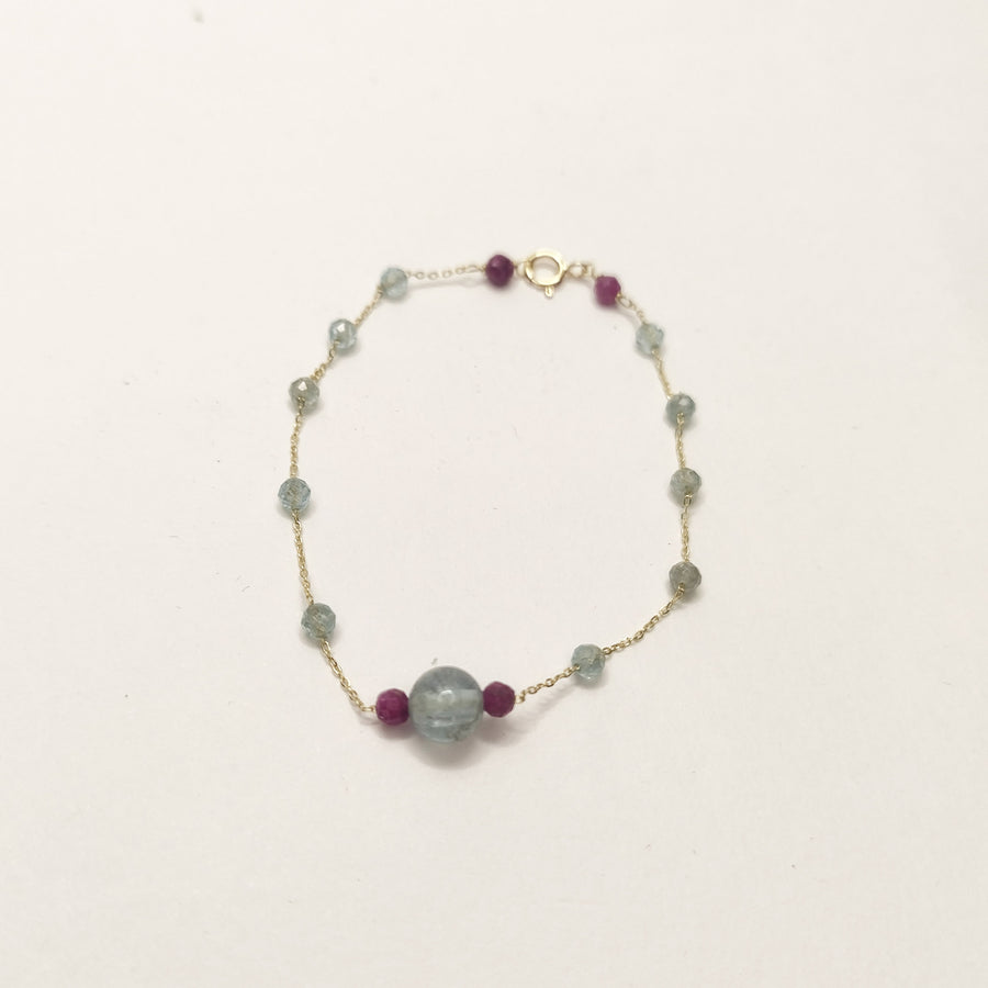 Aquamarine beads bracelet in solid gold