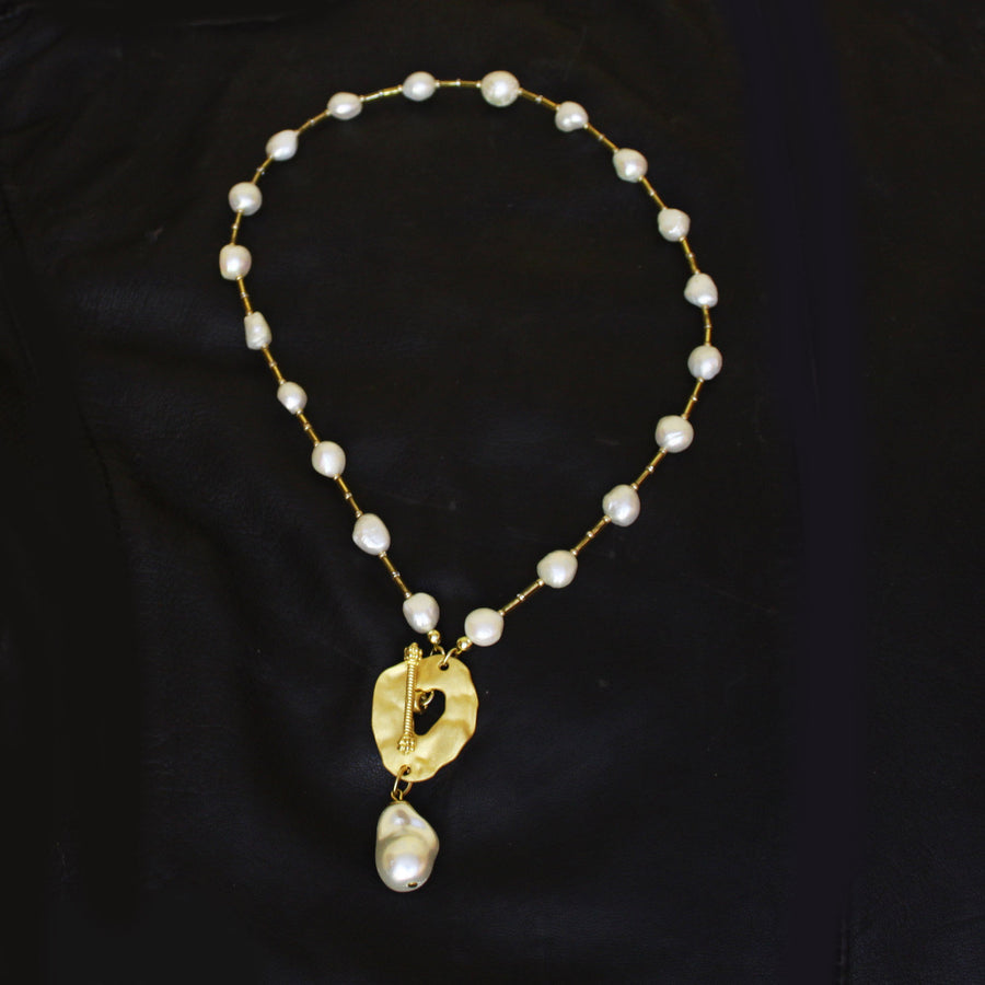 Gold and Pearls Necklace